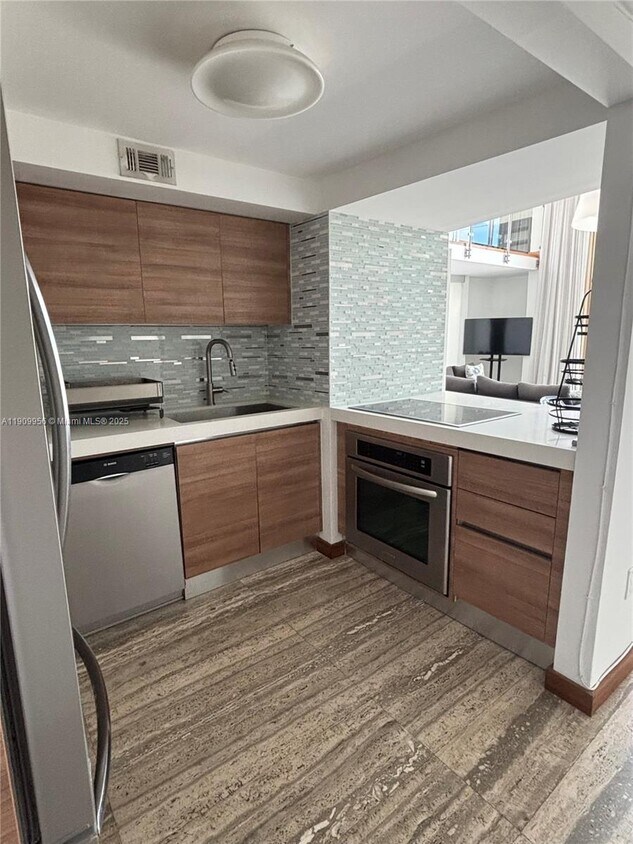 Building Photo - 221 Jefferson Ave