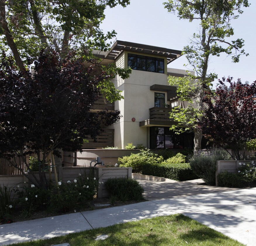 Primary Photo - 1435 Havenhurst Dr