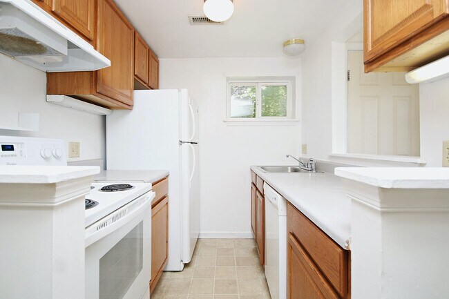 Foto del edificio - Basement Apartment Near UVA & Downtown