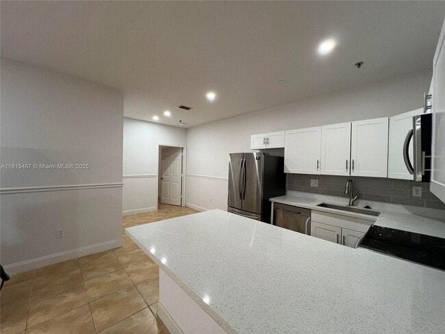 Foto del edificio - 2734 Bird Ave