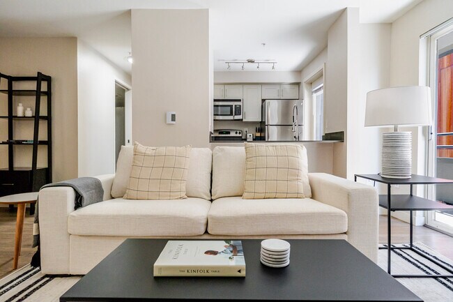 Foto del edificio - 526 Yale Ave N