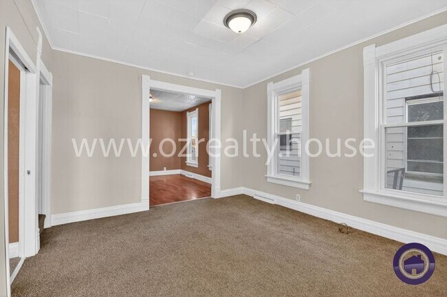 Building Photo - 837 Lorain St