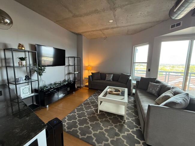 Foto del edificio - 2-Bedroom Condo in Uptown Charlotte with G...