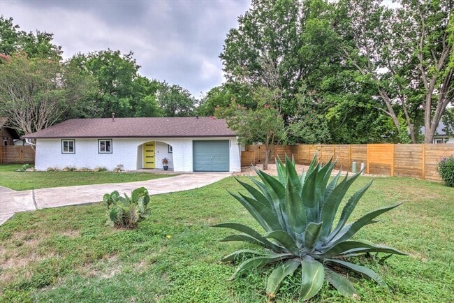 Building Photo - 2307 Peach Ct