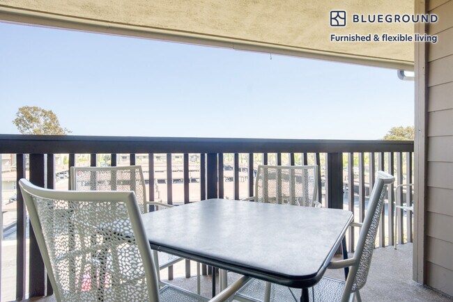 Foto del edificio - 900 E Hillsdale Blvd