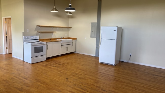 Building Photo - 1501 Kemper St
