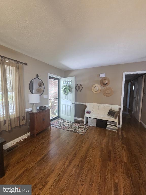 Foto del edificio - 3201 Lakeview Pkwy