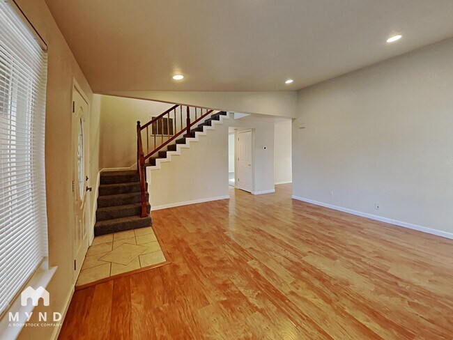 Foto del edificio - 875 Glen Vista Dr