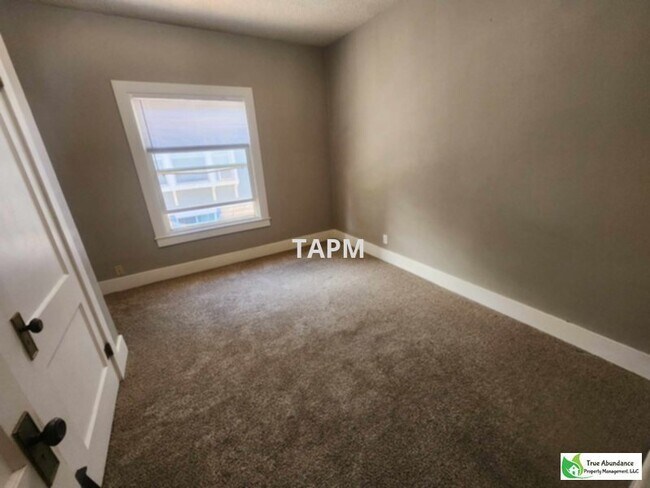 Building Photo - Pre Lease, 3 Bedroom House Near UNC, Greel...