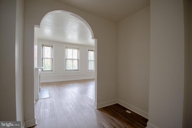 Building Photo - 2030 Madison Ave