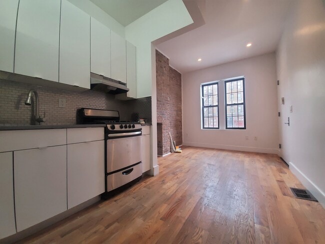 Building Photo - 1279 Saint Johns Plz