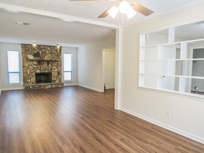 Foto del edificio - 2945 Bridgeport Dr