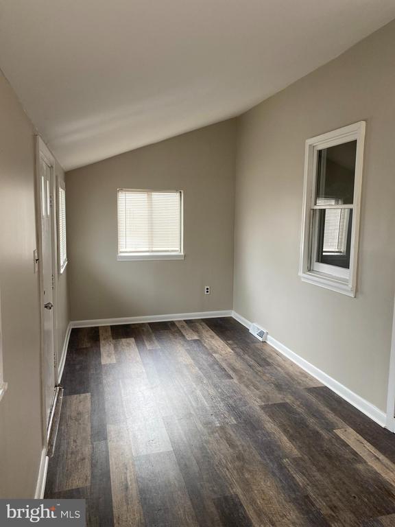 Building Photo - 258 Birch St