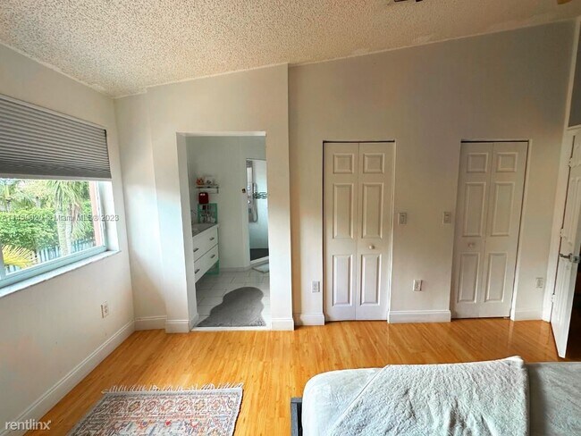 Foto del edificio - 3 br, 2.5 bath Townhome - West Kendall Lak...