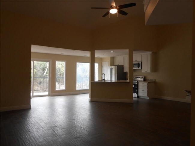 Building Photo - 9400 Doliver Dr