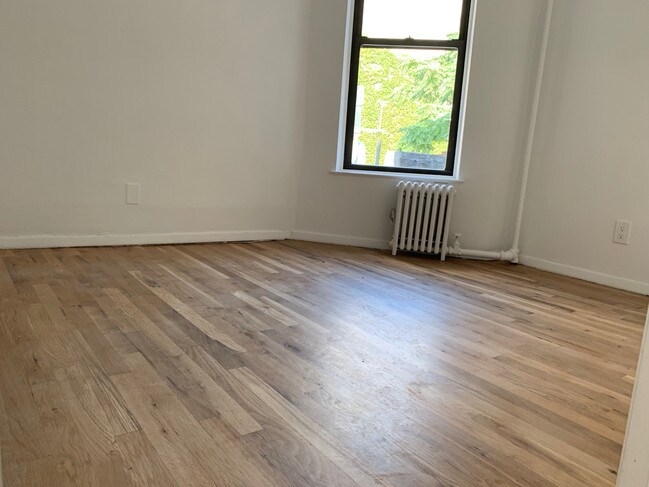 Building Photo - 152 Eighth Avenue