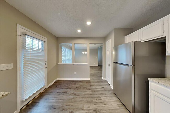 Foto del edificio - 18134 Garden Manor Dr