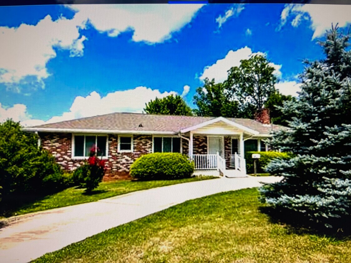 Foto principal - 775 Caribou Rd