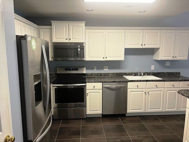 Building Photo - Wonderfully Located 2 Bedroom, 2 Bath Condo