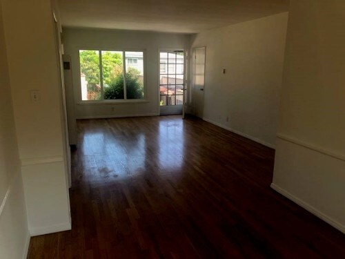 Foto del edificio - 3373 Rowena Ave