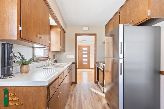 Foto del edificio - 3 Bedroom Home in St. Louis Park