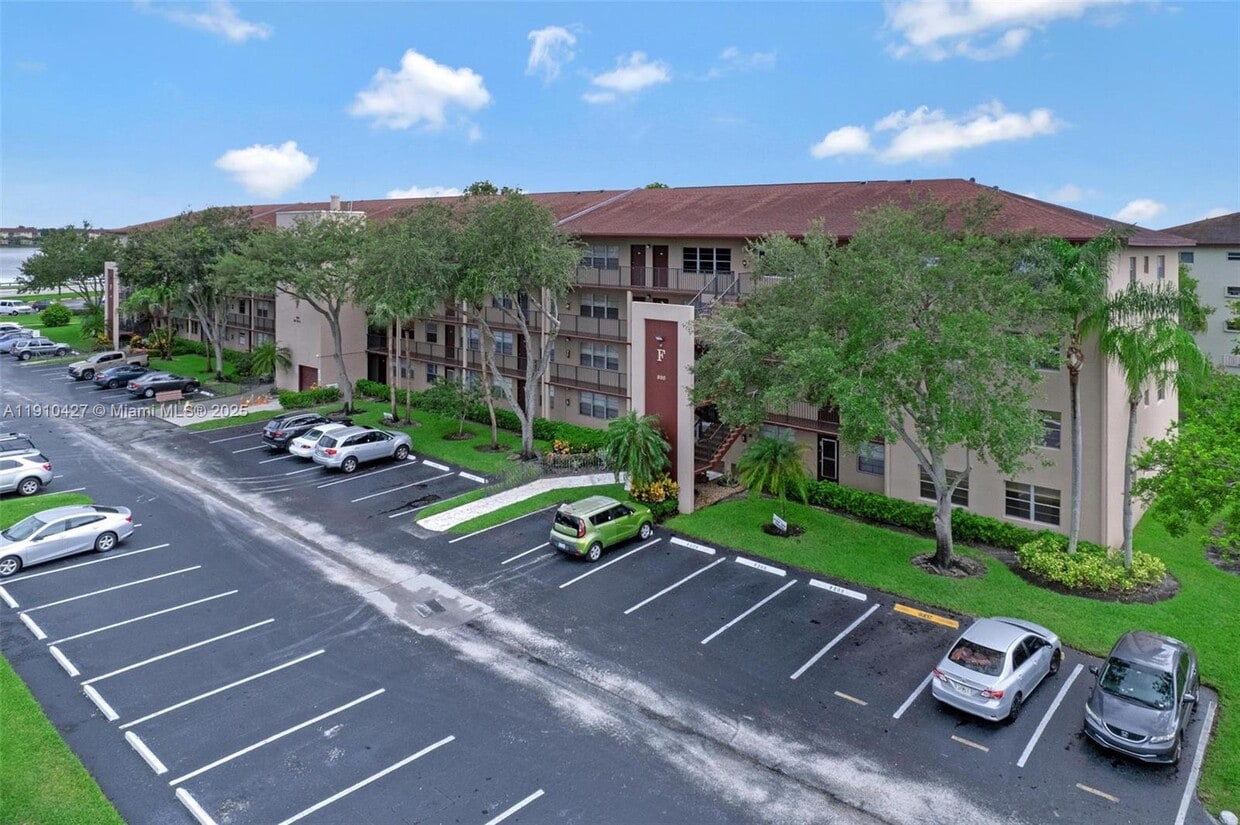 Foto principal - 800 SW 131st Ave