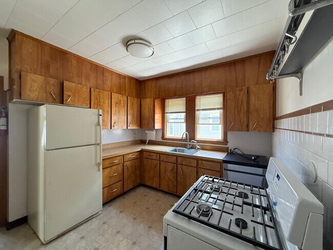 Building Photo - 105 Bromfield Rd