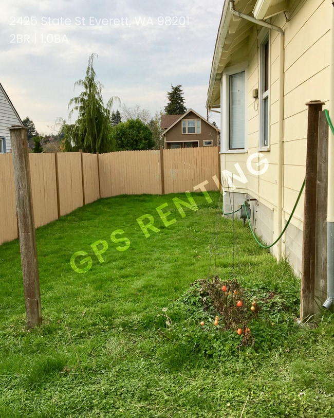 Building Photo - Classic 2 bedroom 1 bathroom bungalow!