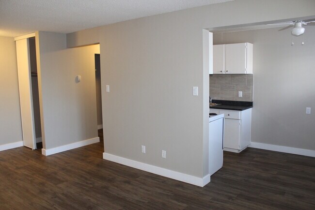 Photo du bâtiment - McCam Apartment 4