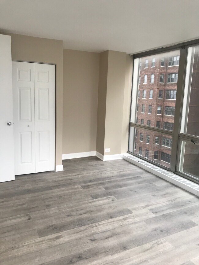 Foto del edificio - 2400 N Lakeview Ave