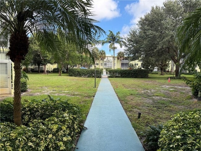 Foto del edificio - 1100 Ponce De Leon Cir