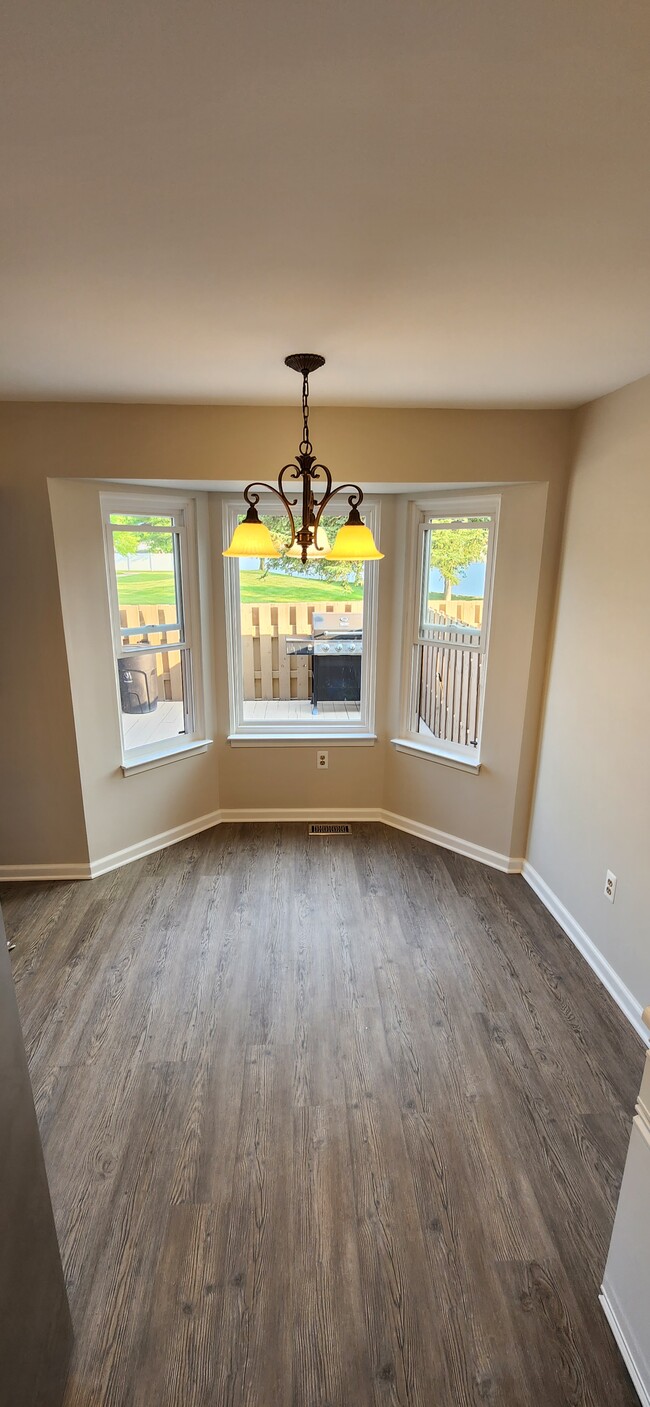 Dining - 2131 Vine Way Dr