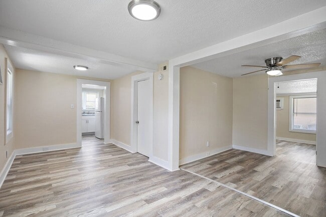 Foto del edificio - $1795 3br/1bath CUTE House w/ HUGE YARD