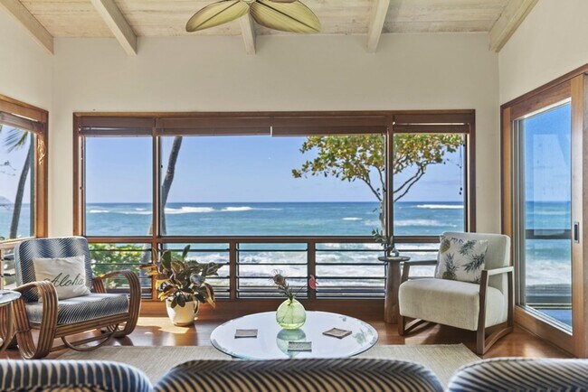 Foto del edificio - Maluhia Beach House: Private Beachfront Getaway w/ Lanai & Ocean Views