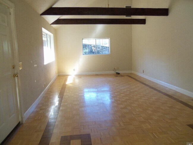 Building Photo - 2315 W Dry Creek Rd