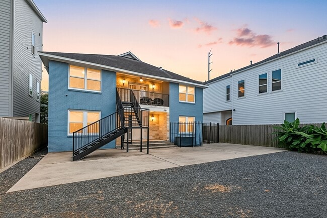 Building Photo - 2116 Live Oak St