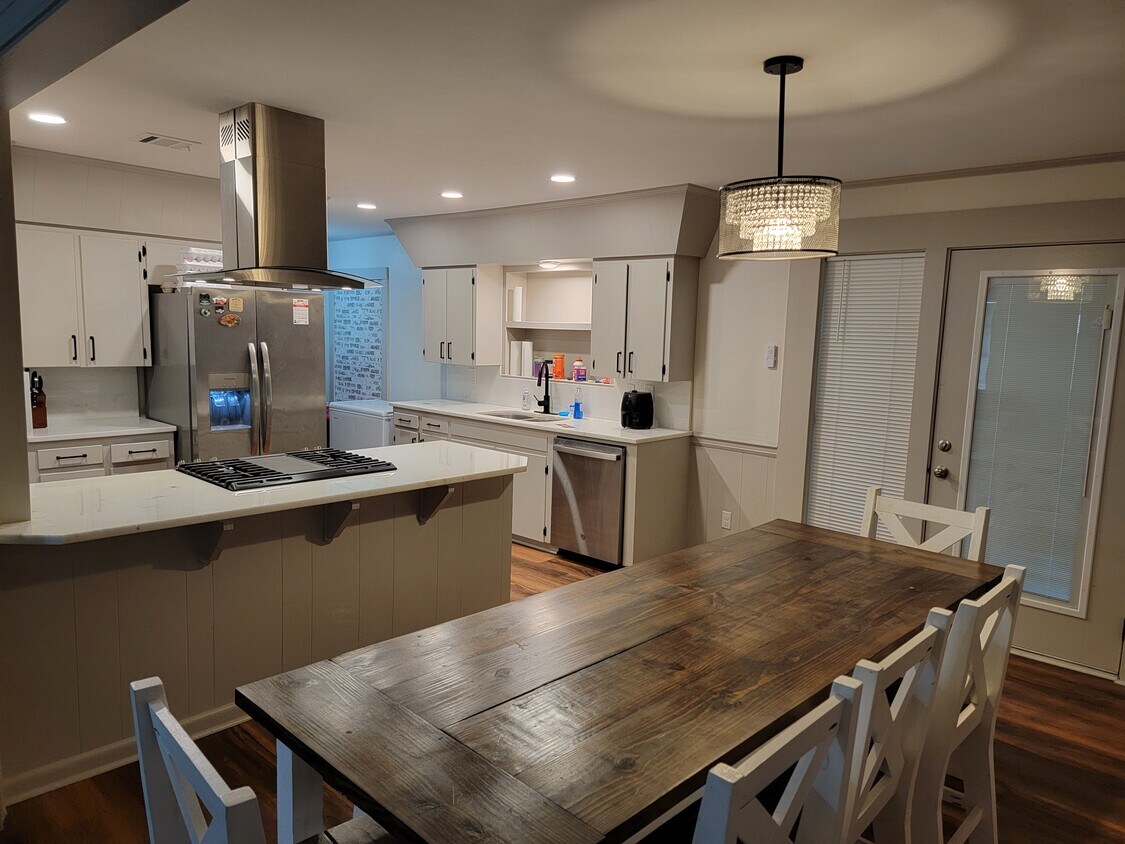 Foto principal - 95 Westchester Dr