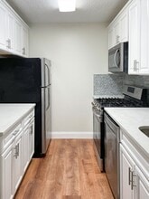 Building Photo - 33 Pond Ave