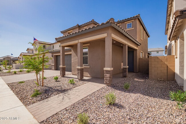 Building Photo - 21424 E Sparrow Dr