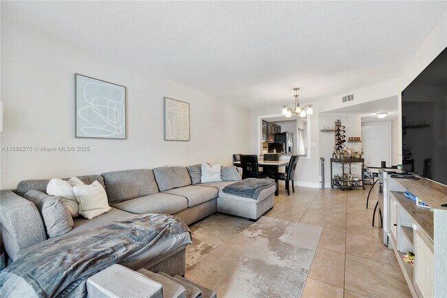 Building Photo - 116 Lake Emerald Dr