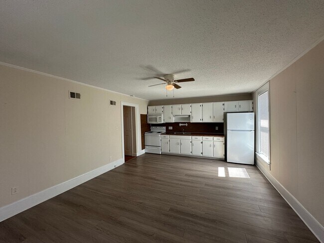 Foto del edificio - 319 W 2nd St