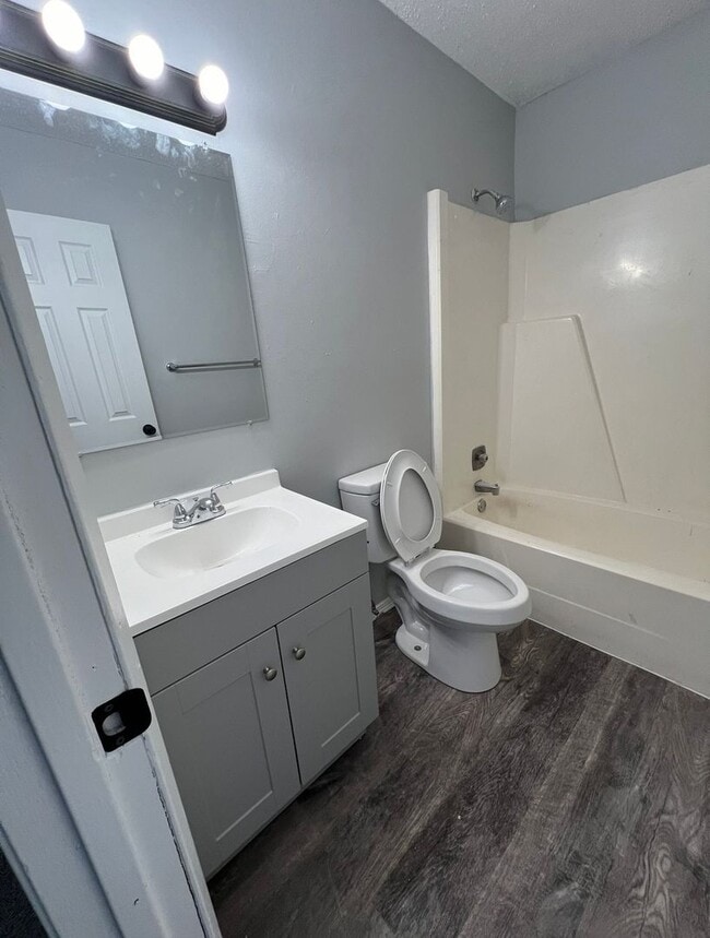 Foto del edificio - 5437/5439 N Linwood Ave