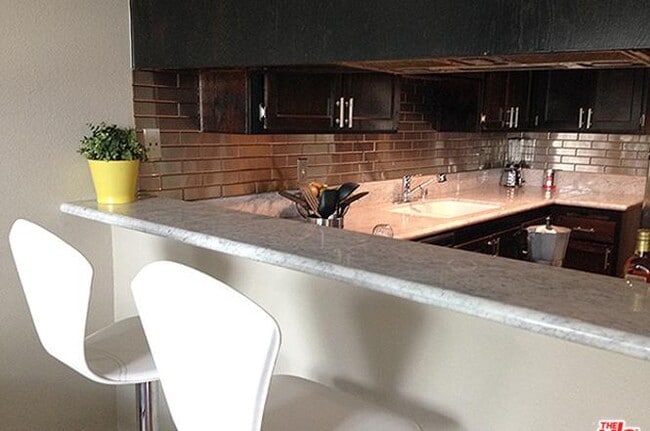 Building Photo - 1118 E Palmer Ave