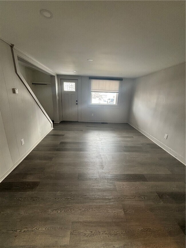 Foto del edificio - 420 W 5th St