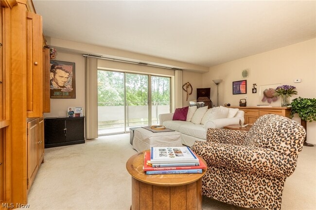 Foto del edificio - 2112 Acacia Park Dr