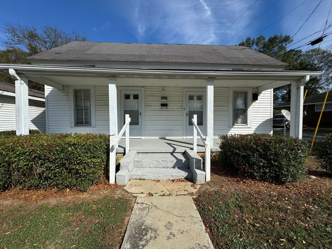 Primary Photo - 2 Bedrooms, 1 Bathroom - Home in North Rome!