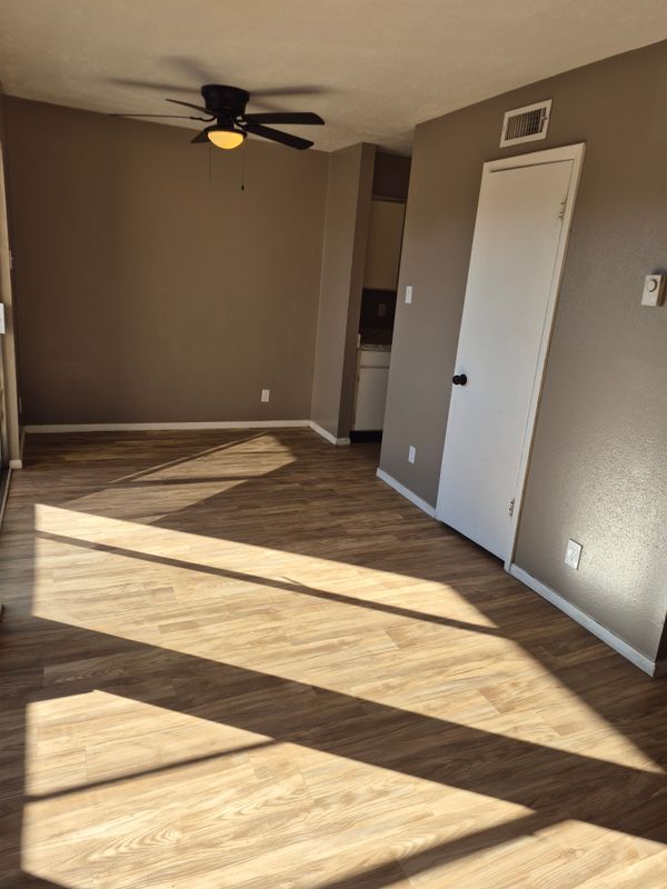 Building Photo - 4601 Carlisle Blvd NE