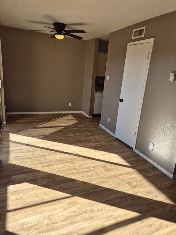 Foto del edificio - 4601 Carlisle Blvd NE