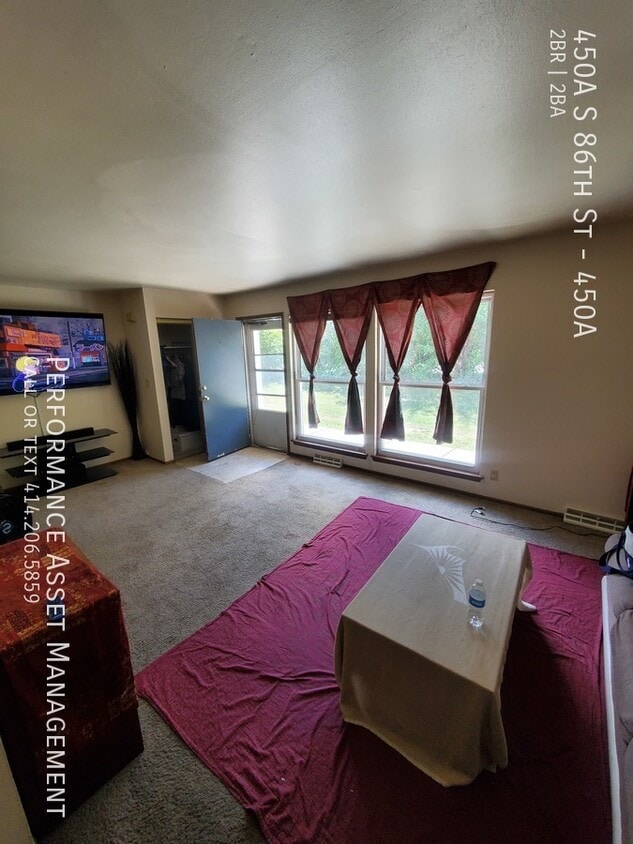 Foto principal - Charming 2BED/1.5BATH Multi-Level Townhous...