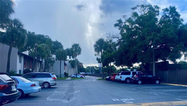 Foto del edificio - 3845 S Lake Dr